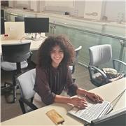 docente di matematica, impartisce lezioni di statistica a studenti universitari